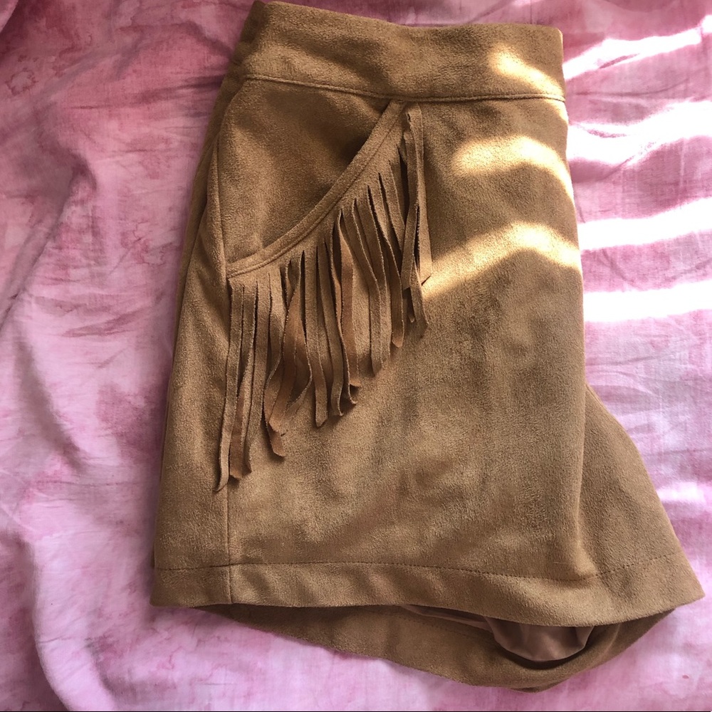 Brown suede Hollister shorts with fringe